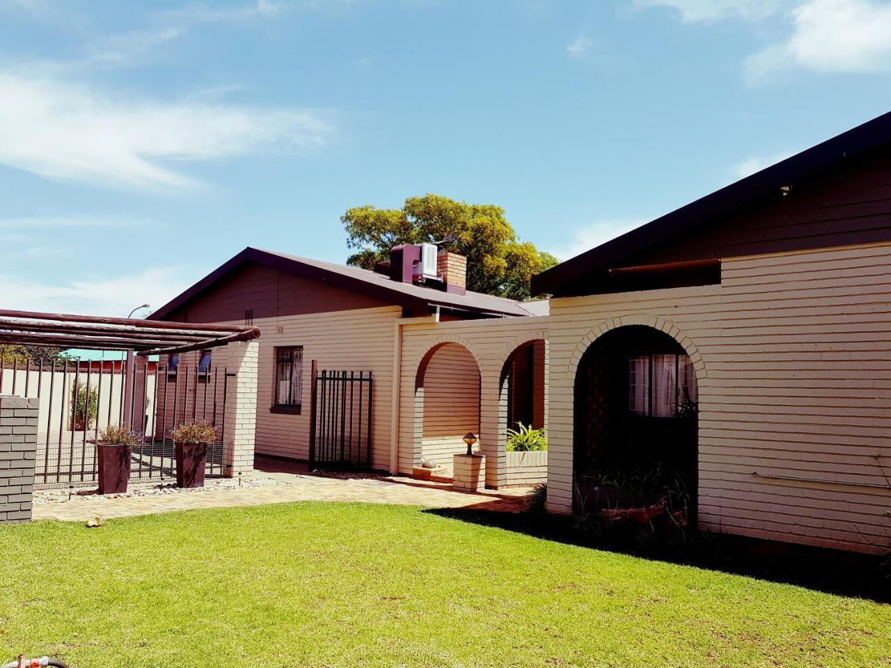 Mckala Guesthouse Kimberley Exterior foto